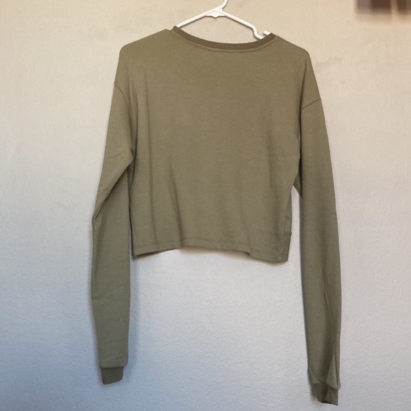 **BRAND NEW** Long Sleeve Cropped Tee Shirt - Picture 3 of 3